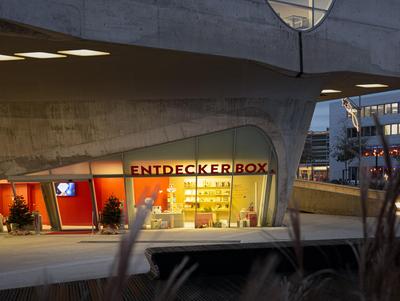 Exterior view of Entdecker Box Shop shop window
